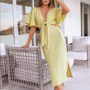 Lulu’s Summer Journey Light Green Tie-Front Cutout Midi Dress